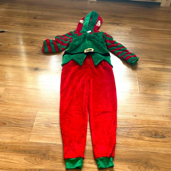 Elf jumpsuit pjs , small rip to knee(shown in picture) - Picture 4 of 4
